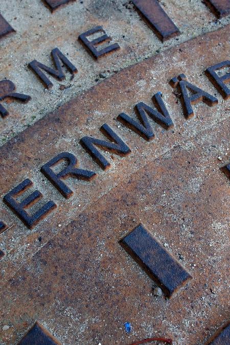 Gullideckel der Flensburger Fernwärme.