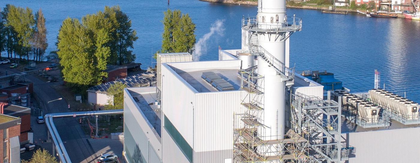 K13: Fotomotiv Kessel 13 Mit unserer neuen Gas- und Dampfturbinenanlage K13 reduzieren wir die CO2-Emissionen um 40 % bei gleicher Erzeugungsleistung. Die Anlage „Kessel 13“ kann wie sein Pendant „Kessel 12“ schon jetzt mit bis zu 15 % mit Wasserstoff betrieben werden. 