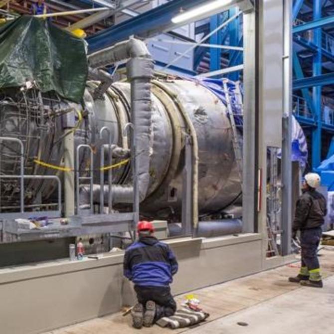 Aufnahme der Gasturbine im Kessel 12, welche für die Kraft-Wärme-Kopplung genutzt wird. 