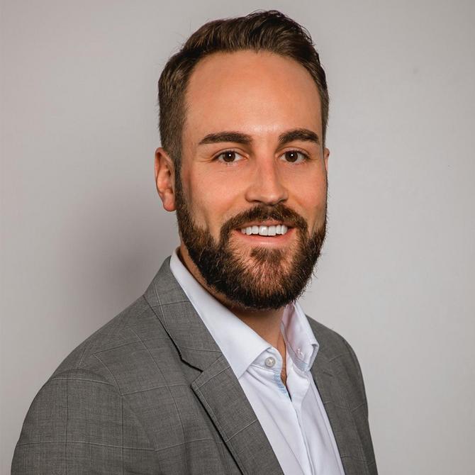 Seitliches Portrait von Julian Wollscheidt, neuer kaufmännischer Geschäftsführer.