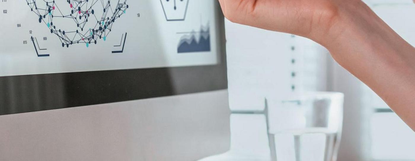 Zeichnen am Computer mit mehreren Personen