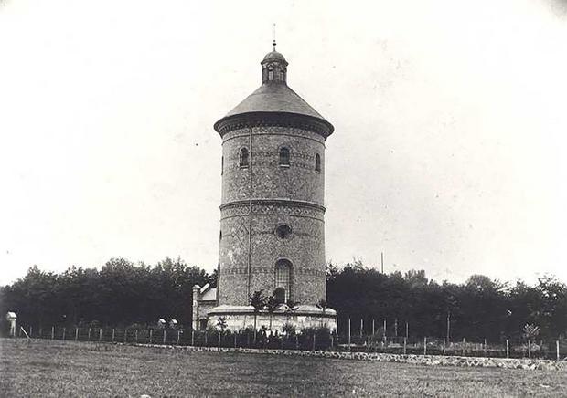 Antike Aufnahme des Wasserturms in der Mühlenstraße. 