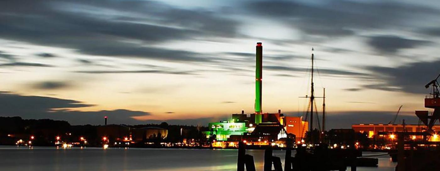 Stadtwerke Flensburg Ansicht Nacht vom Werft aus fotografiert
