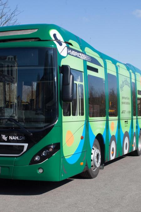 Raupenbus von Aktiv Bus