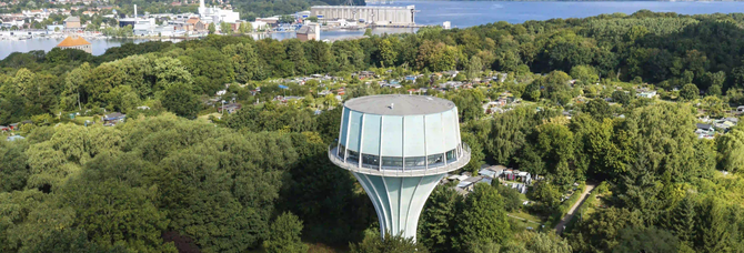 Wasserturm in Mürwik mit Blick auf die Stadt Flensburg