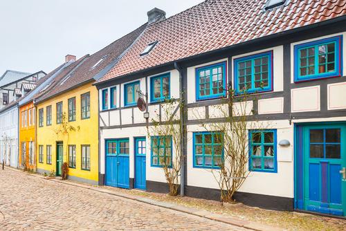 Straße mit Fachwerkhäusern in Flensburg