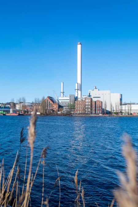 Aufnahme des Gelände der Stadtwerke Flensburg vom gegenüberliegendem Fördeufer.