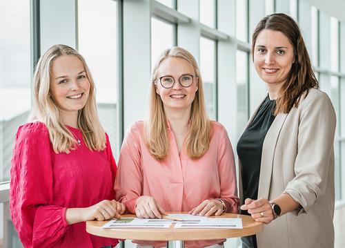 Stellenausschreibungen drei Stadtwerke Mitarbeiterinnen